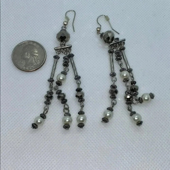 Silver tone & pearls‎ 3” dangle earrings - Picture 3 of 5